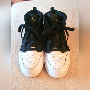 Air Jordan 1 Mid SE